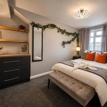 Stylish 2br Home, 5 Min To Centre *