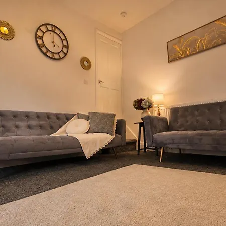 Stylish 2br Home, 5 Min To Centre *