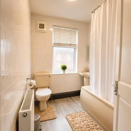 Stylish 2Br Leeds Home, 5 Min To City Centre *